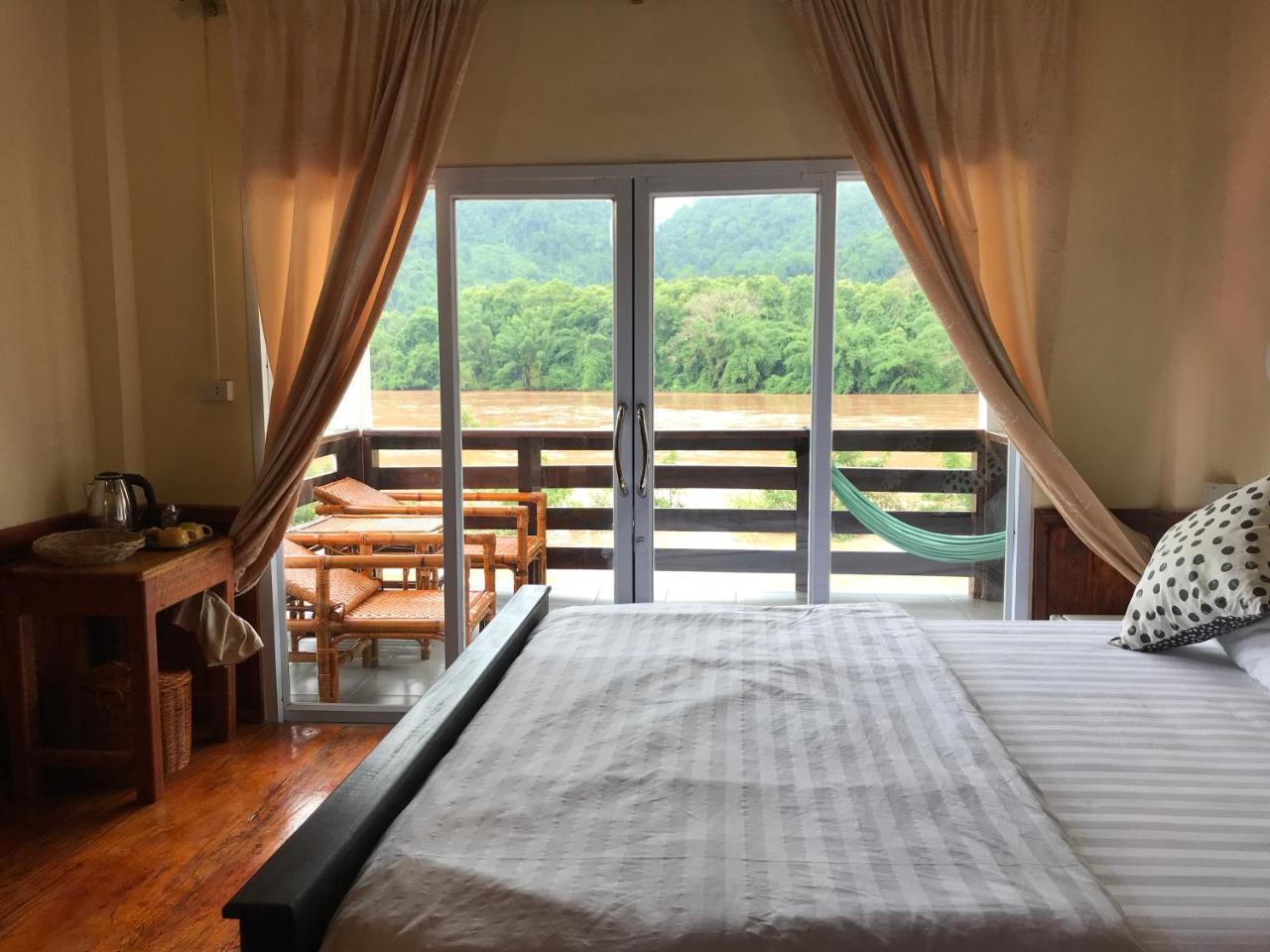 Riverview Bungalows & Gh Muang Ngoi Экстерьер фото